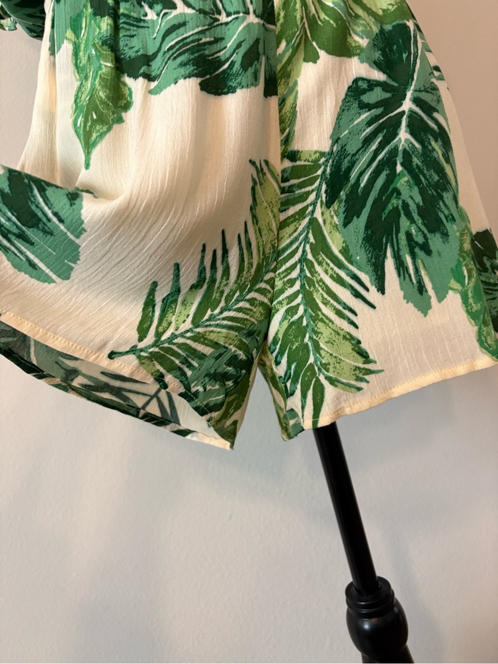 Vici Medium Green Leaf Print Romper on Cream - Picture 5 of 10